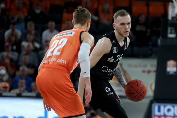 赛场上的临 赛场上的临